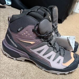 NWT Salomon X ultra 360 Women's Hiking boots